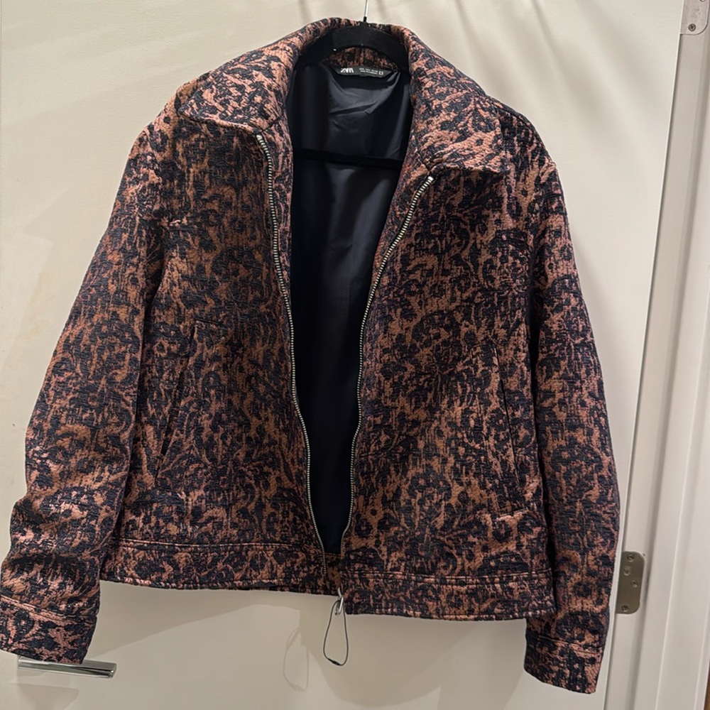 Zara Jacket 
New Never Worn 
Perfect Condition 
Size Large